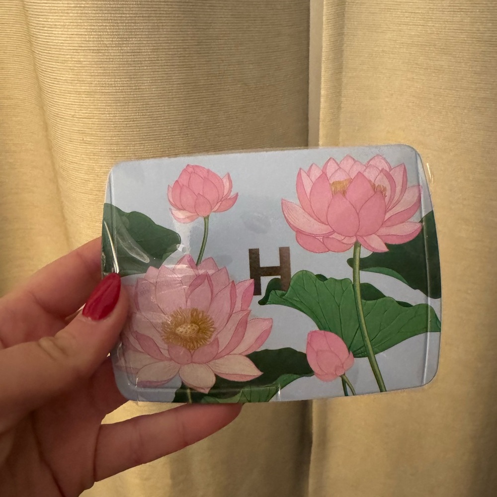 Hourglass Ambient Palette Lotus